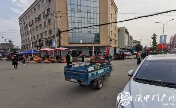 交警一大隊聯合多部門開展農村道路交通秩序整治行動