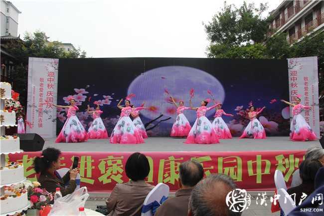 書畫傳德孝 康養話中秋｜褒國康樂園舉行敬老愛老明星演唱會