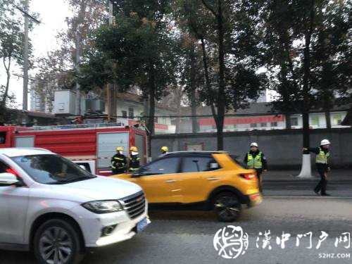 巡邏路上遇起火，漢中交警全力協(xié)助消防人員撲滅火情