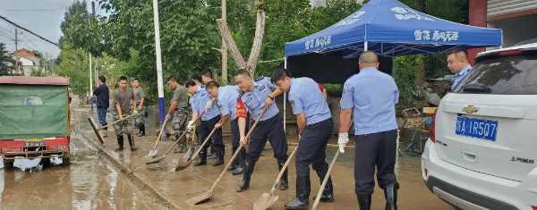 暴雨過后，寧強全城清淤正忙！