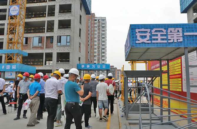 漢中市建設工程質量安全暨揚塵治理現場觀摩會在金色外灘隆重舉行