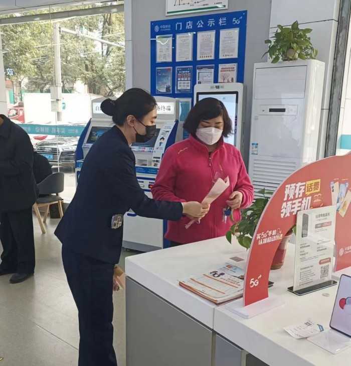 漢中移動營業廳開展“三八女神節”送驚喜活動