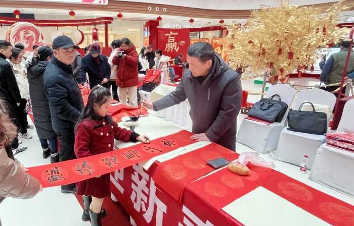 “揮毫潑墨送春聯，龍飛鳳舞迎新春” 民革漢臺區委會開展送春聯活動