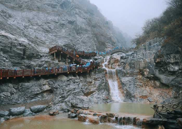 “嘉陵棧道 靈巖洞天”靈巖寺景區棧道開放暨略陽縣冬季文旅消費季系列活動啟動