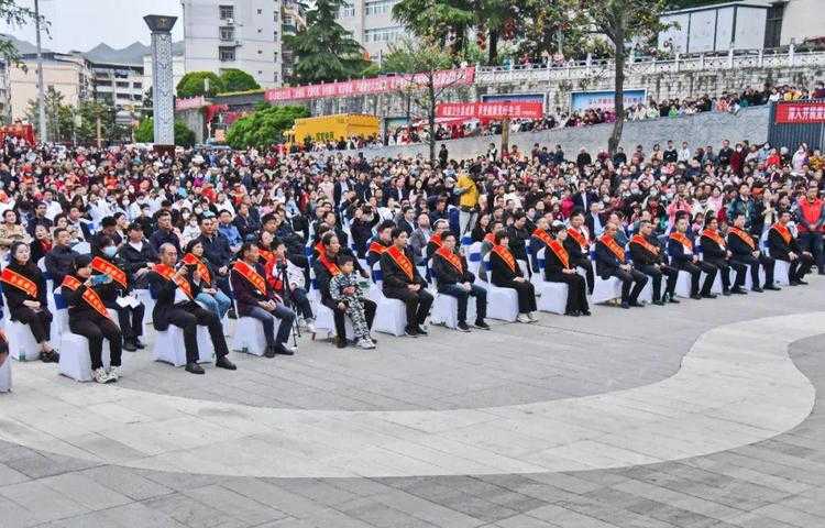 “夢回漢江源”交響音樂會在寧強縣震撼奏響