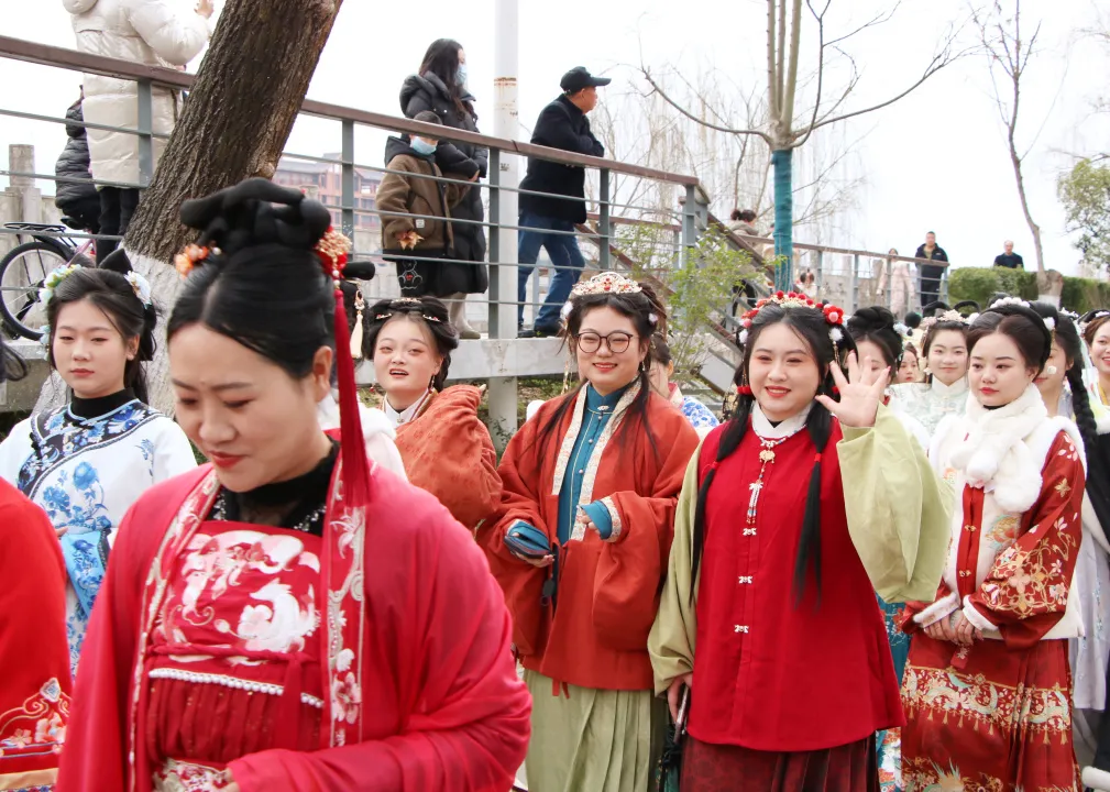 我們的節日·歡樂中國年丨西鄉：漢服巡游！太！驚！艷！