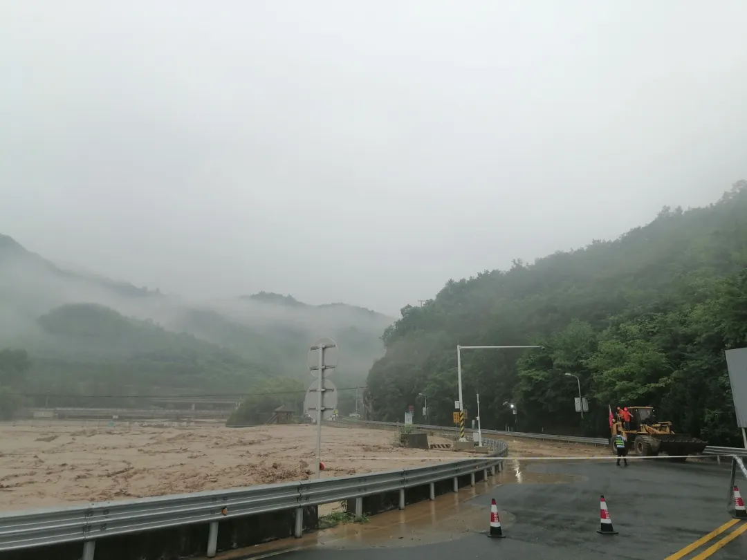 漢中撤離7349戶17513人，多條道路交通管制