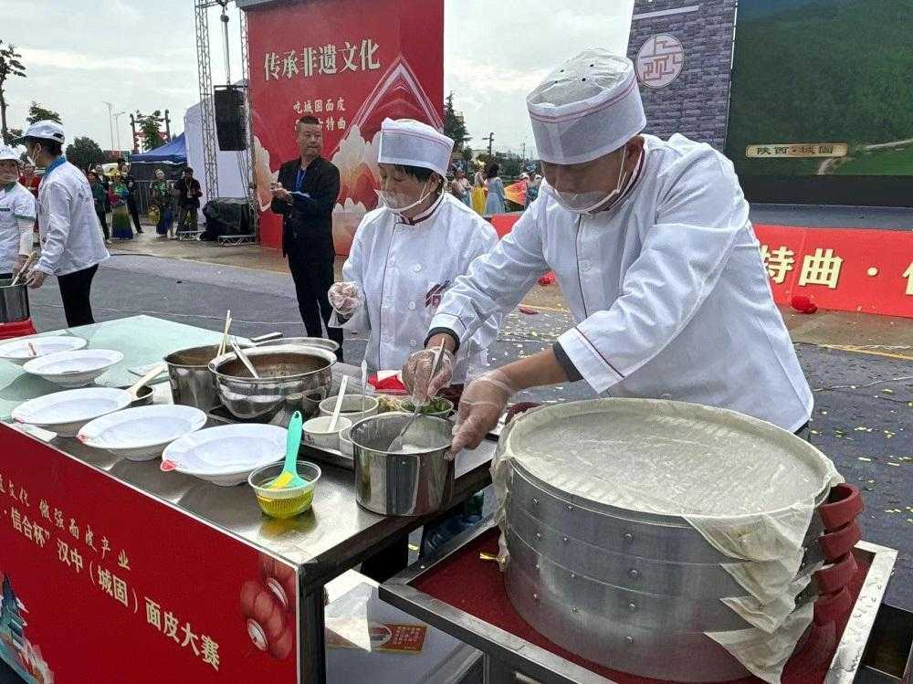 第二屆漢中(城固)面皮大賽在上元觀古鎮火熱啟動