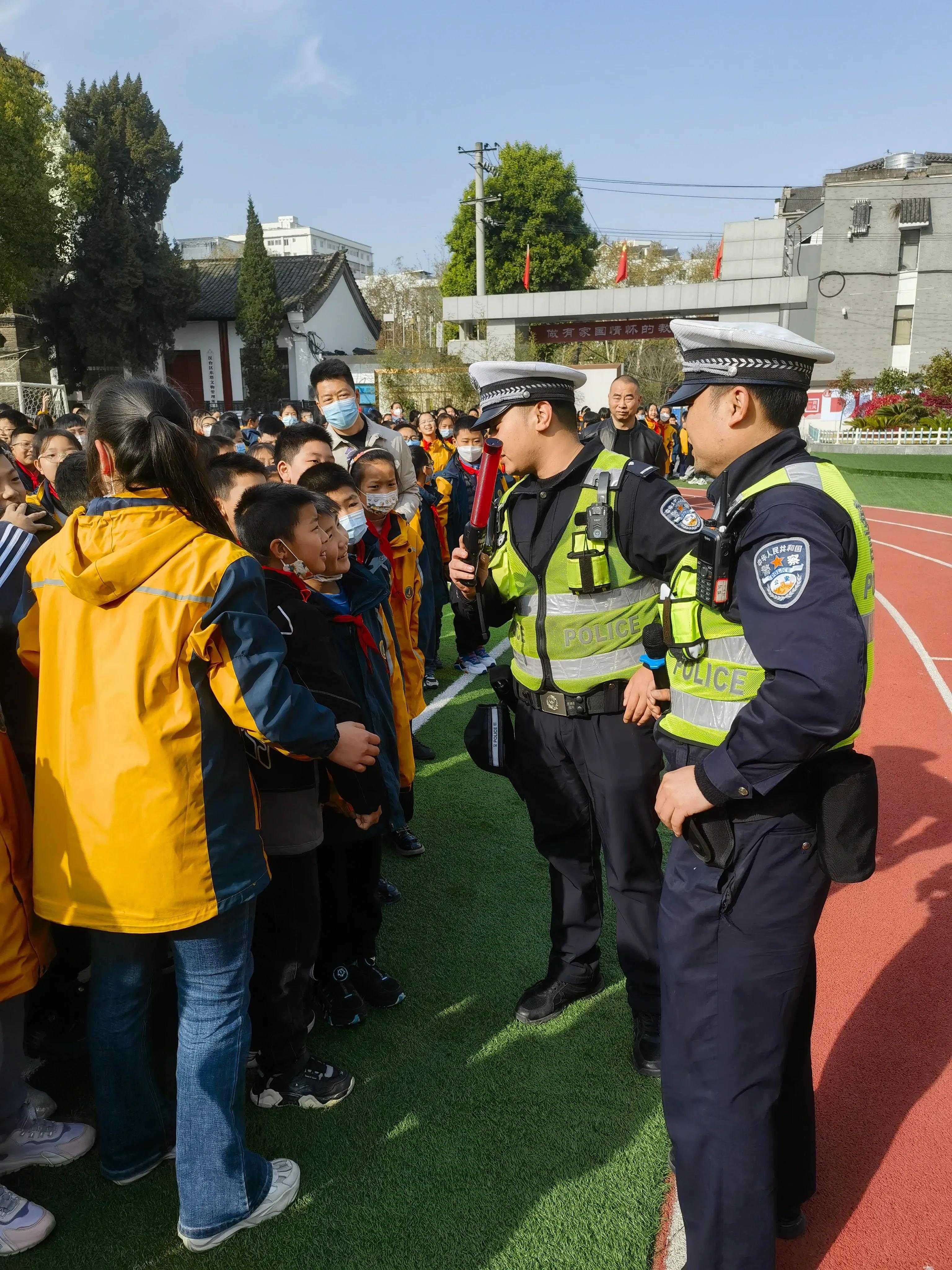 【全國中小學生安全教育日】漢中交警一大隊開講啦！